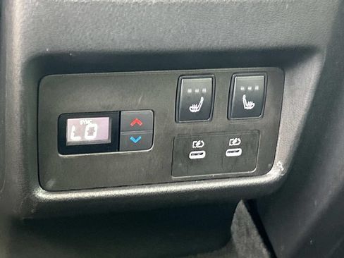 Certified 2025 Nissan Rogue Platinum w/ Platinum Premium Package FWD image 24