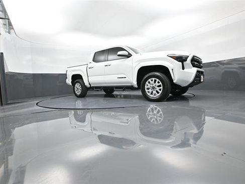 Certified 2026 Toyota Tacoma SR5 image 27
