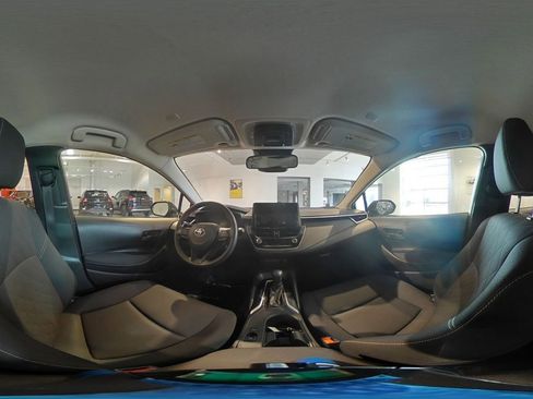 Used 2025 Toyota Corolla LE image 42