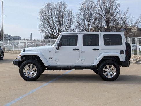 Used 2017 Jeep Wrangler Unlimited Sahara w/ Connectivity Group image 10