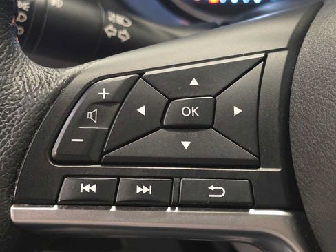 Used 2020 Nissan Kicks SR FWD image 17