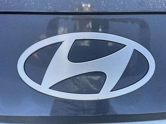 Used 2024 Hyundai Elantra SEL FWD video 3
