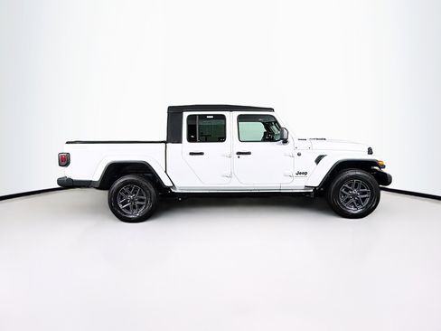 Used 2024 Jeep Gladiator Sport image 9