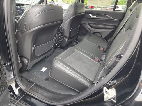 New 2025 Jeep Grand Cherokee Altitude image 19