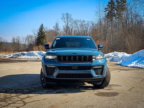 New 2026 Jeep Grand Cherokee Limited w/ Limited Altitude Package AWD/4WD image 9