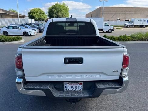 Used 2022 Toyota Tacoma TRD Off-Road AWD/4WD image 8