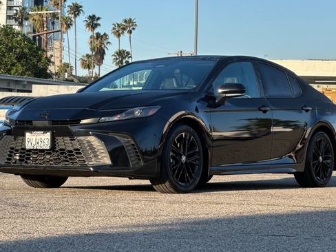 Certified 2025 Toyota Camry SE FWD image 8