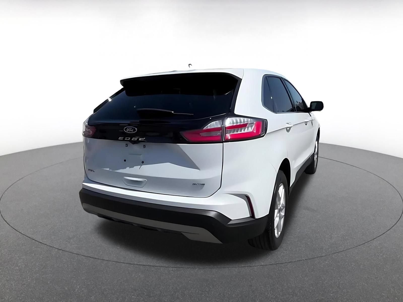Used 2024 Ford Edge SEL AWD/4WD image 13