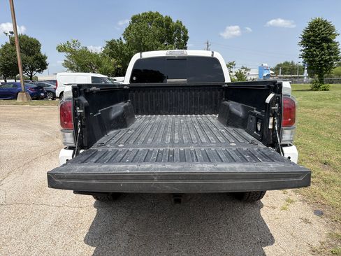Used 2022 Toyota Tacoma TRD Sport w/ Technology Package AWD/4WD image 18