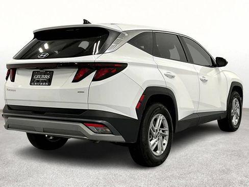 Used 2025 Hyundai Tucson SE AWD/4WD image 2