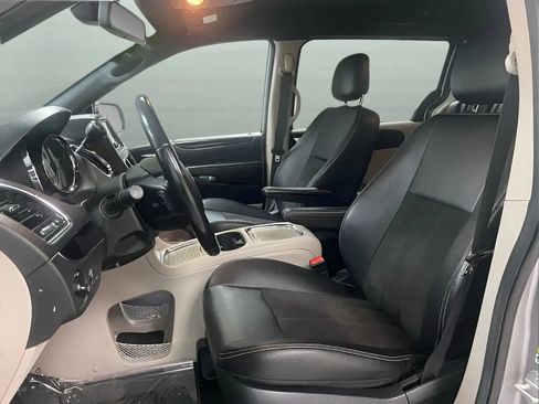 Used 2020 Dodge Grand Caravan SXT FWD image 10