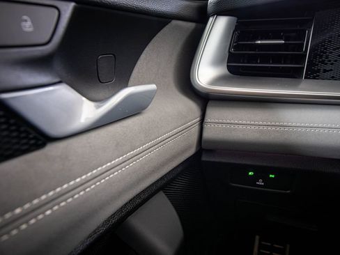 New 2026 Volkswagen Tiguan SE R-Line FWD image 36