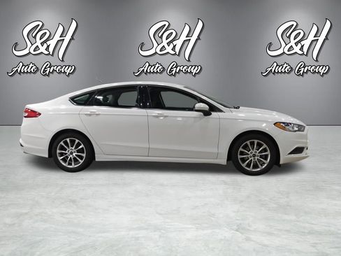 Used 2017 Ford Fusion SE w/ Fusion SE Technology Package FWD image 19