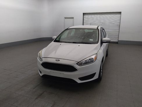 Used 2017 Ford Focus SE w/ Cold Weather Package FWD image 15