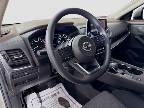 Used 2023 Nissan Rogue SV FWD image 11