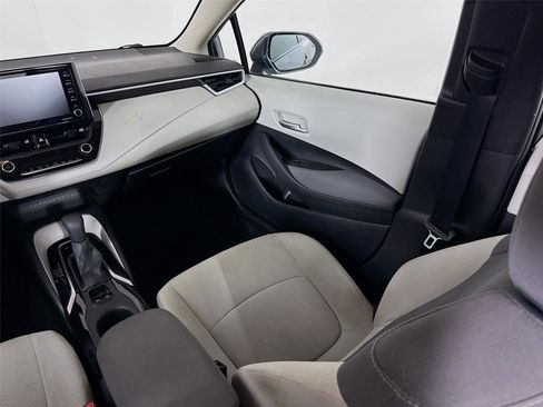 Used 2021 Toyota Corolla LE image 29
