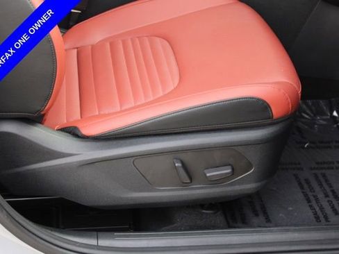 Used 2025 Kia Sportage SX image 21