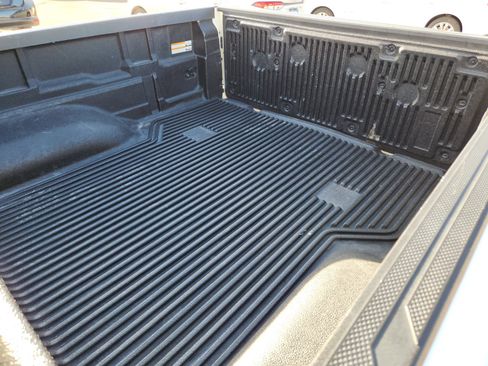 Used 2023 Nissan Frontier SV image 8