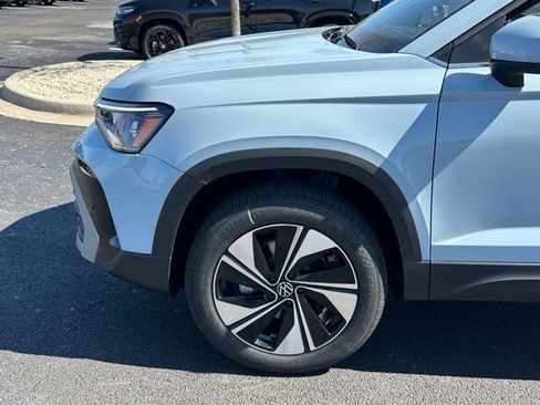 New 2026 Volkswagen Taos SE image 7