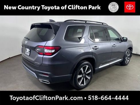 Used 2025 Honda Pilot Touring image 3