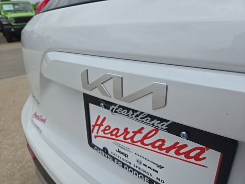 Used 2024 Kia Niro EX FWD image 21