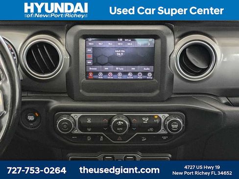 Used 2021 Jeep Wrangler Unlimited Sahara AWD/4WD image 20