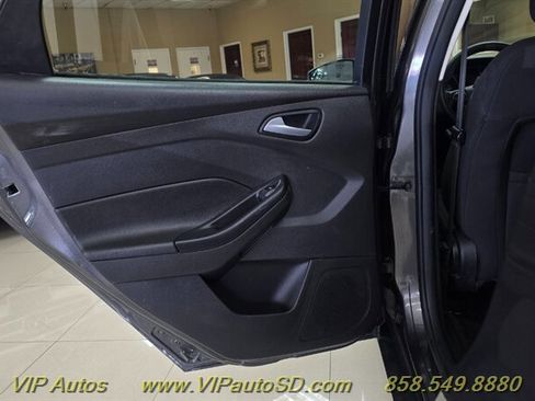 Used 2015 Ford Focus SE FWD image 12