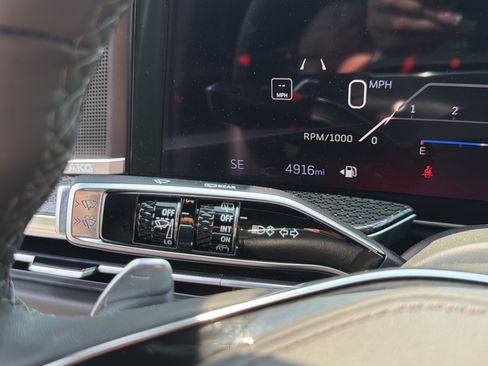 Used 2026 Cadillac Escalade V AWD/4WD image 30