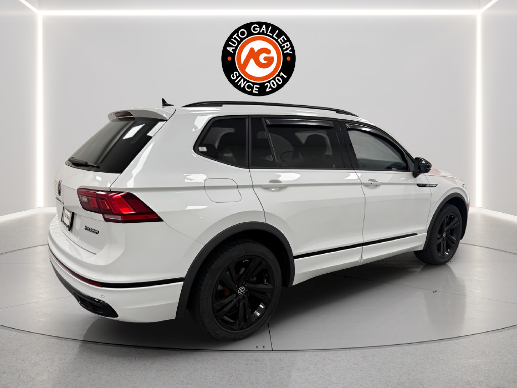 Used 2023 Volkswagen Tiguan SE R-Line FWD image 2