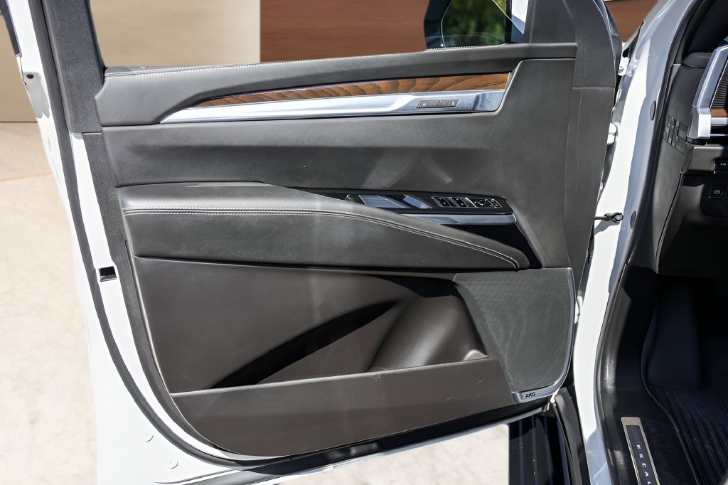 Used 2025 Cadillac Escalade ESV Premium Luxury Platinum w/ LPO, Radiant Package RWD image 23