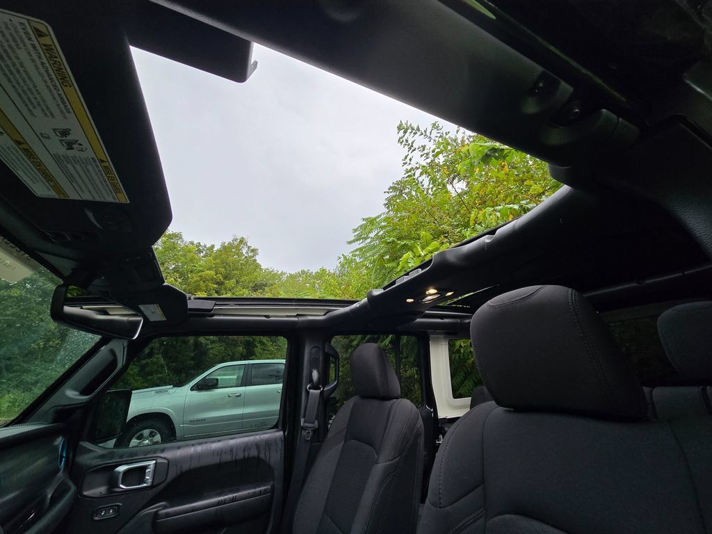 Used 2023 Jeep Wrangler Unlimited w/ Sun & Screen Package AWD/4WD image 36