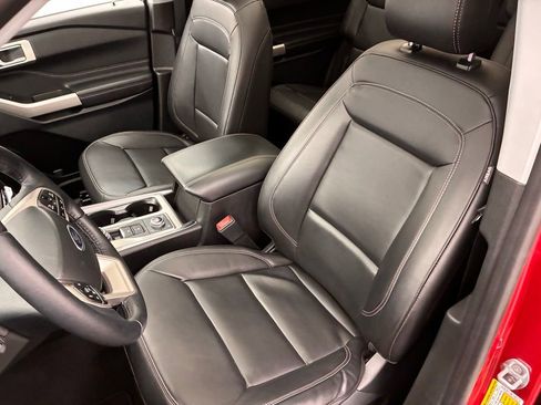 Certified 2023 Ford Explorer XLT w/ Equipment Group 202A image 21