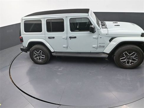 Used 2024 Jeep Wrangler Sahara image 16