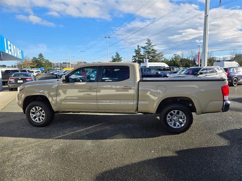 Used 2017 Toyota Tacoma 2WD Double Cab image 8