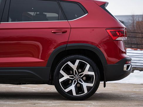 Certified 2023 Volkswagen Taos SEL image 4