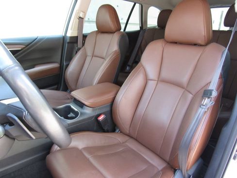 Used 2023 Subaru Outback Touring AWD/4WD image 12