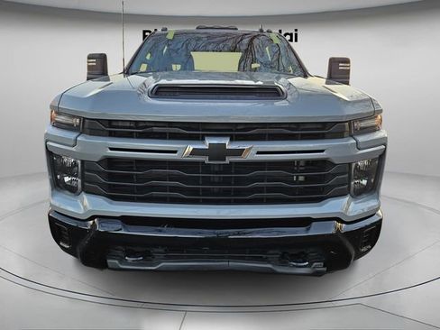 Used 2024 Chevrolet Silverado 2500 Custom w/ Custom Value Package image 5