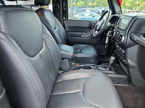 Used 2018 Jeep Wrangler Sahara AWD/4WD image 12