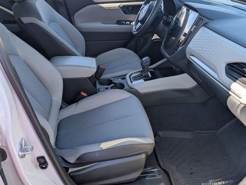 Used 2025 Subaru Forester Premium image 26