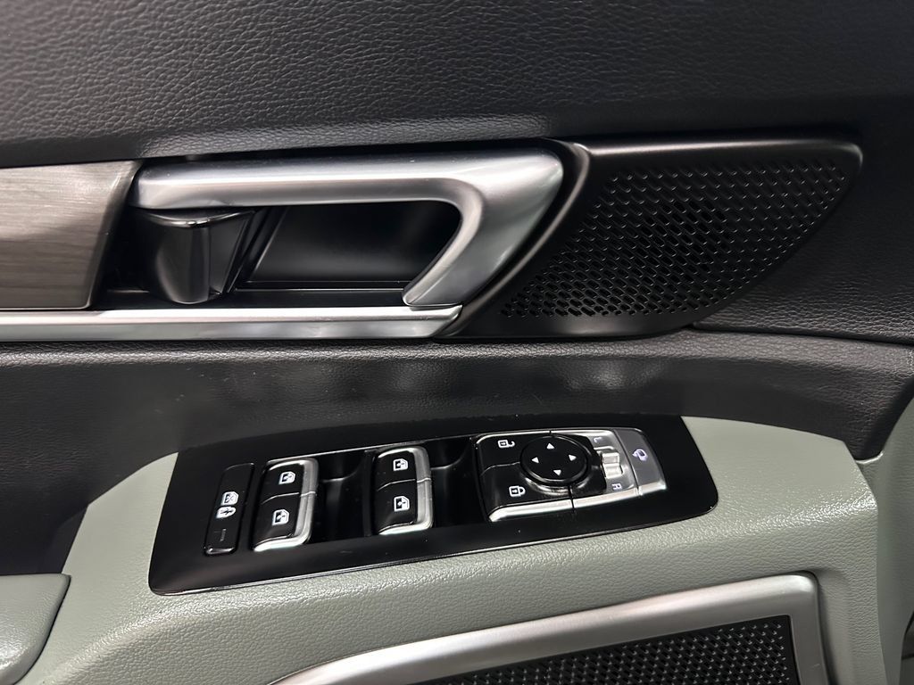 Used 2023 Kia Telluride AWD image 18