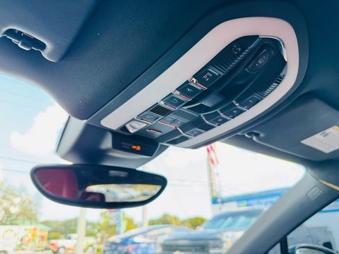 Used 2017 Porsche Macan S image 24