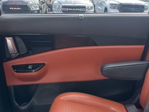 Used 2024 Kia Carnival SX Prestige FWD image 27
