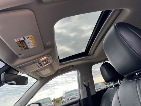 Used 2023 Toyota Highlander L image 13