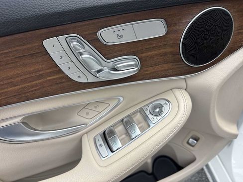 Used 2019 Mercedes-Benz C 300 4MATIC Sedan image 23