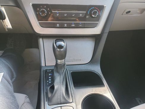 Used 2017 Hyundai Sonata SE image 19