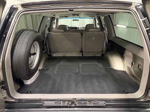 Used 1999 Chevrolet Suburban Base image 9