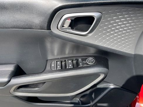 Used 2022 Kia Soul LX image 24