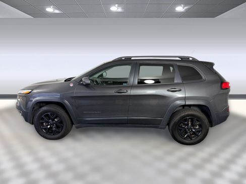 Used 2015 Jeep Cherokee Trailhawk w/ Comfort/Convenience Group AWD/4WD image 2