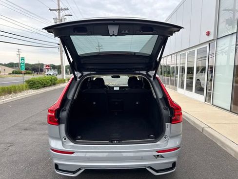 Used 2025 Volvo XC60 B5 Plus AWD/4WD image 11