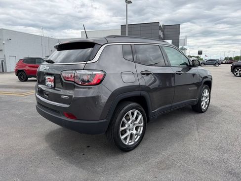 Used 2023 Jeep Compass Latitude AWD/4WD image 8
